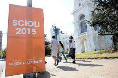 Elecciones: sin lanzarse, ya larg� carteler�a