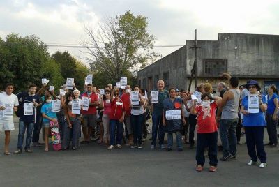 Vecinos reclamaron contra la quema ilegal de basura que hace el Municipio