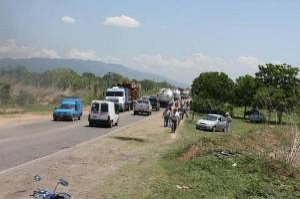 Vecinos de Yacuy y Piquirenda cortan la ruta nacional 34