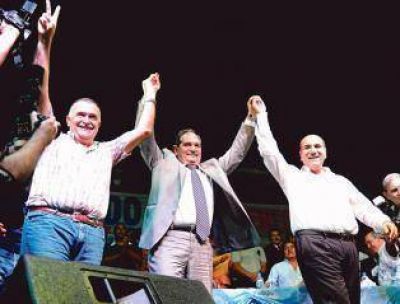 Alperovich consagr� la f�rmula Manzur-Jaldo y recibi� la promesa del r�cord de votos en las PASO