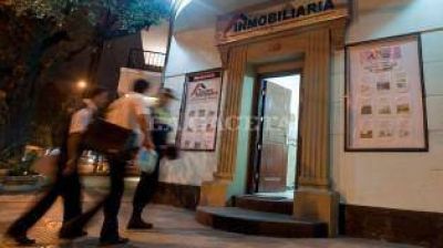 Asaltaron una inmobiliaria y manitaron a los empleados