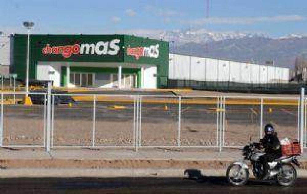 Un nuevo Changoms inaugura la cadena Wal Mart en Maip