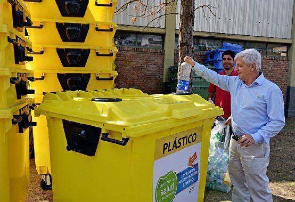 El Municipio sum� 340 contenedores y dos camiones para reciclar pl�stico