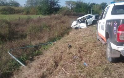 Un joven choc� contra una columna y se fractur� una pierna