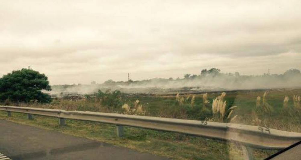 Incendio en el basural de Baradero: Control sobre la ruta 9