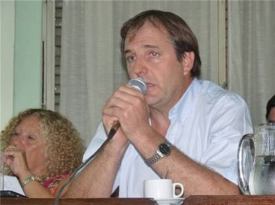 Erreca renunci� a la presidencia del bloque radical