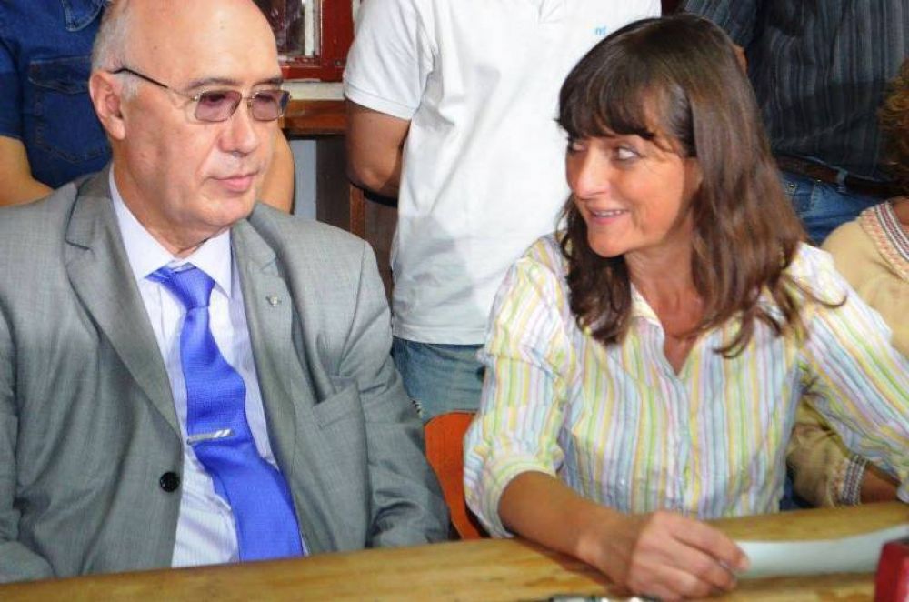 El intendente Carlos Antonio Gorosito realiz� la entrega de un nuevo aporte econ�mico a la Escuela T�cnica