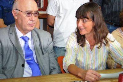 El intendente Carlos Antonio Gorosito realiz� la entrega de un nuevo aporte econ�mico a la Escuela T�cnica