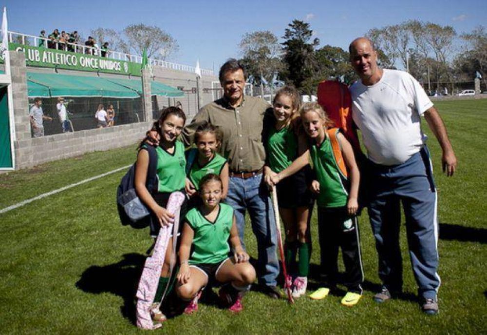 Pulti visit� la nueva villa deportiva del Club Once Unidos