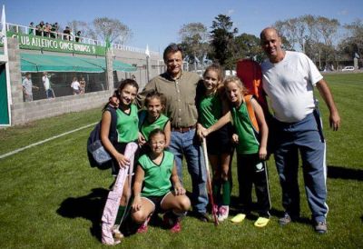 Pulti visit� la nueva villa deportiva del Club Once Unidos