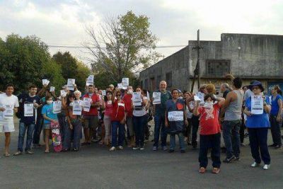 La Plata: Vecinos reclamaron contra la quema ilegal de basura que hace el Municipio