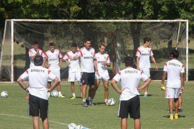 Pellegrino concentra a todos para no sentirse tan solo