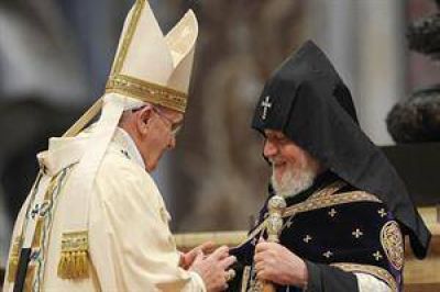 Francisco: la masacre de armenios fue 