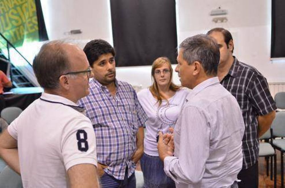 El ministro B�ez hizo duros cuestionamientos al Director de la Sinf�nica 