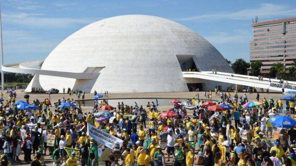 Miles de manifestantes vuelven a las calles de Brasil para protestar contra Dilma Rousseff