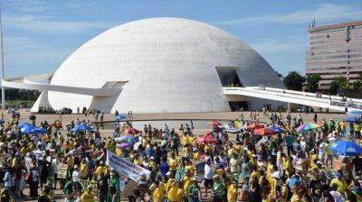 Miles de manifestantes vuelven a las calles de Brasil para protestar contra Dilma Rousseff