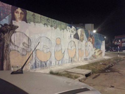Pintada en apoyo a Scioli tapa mural de las Madres de Plaza de Mayo