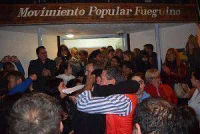 En una re�ida elecci�n se impusieron los candidatos del senador Jorge Garramu�o