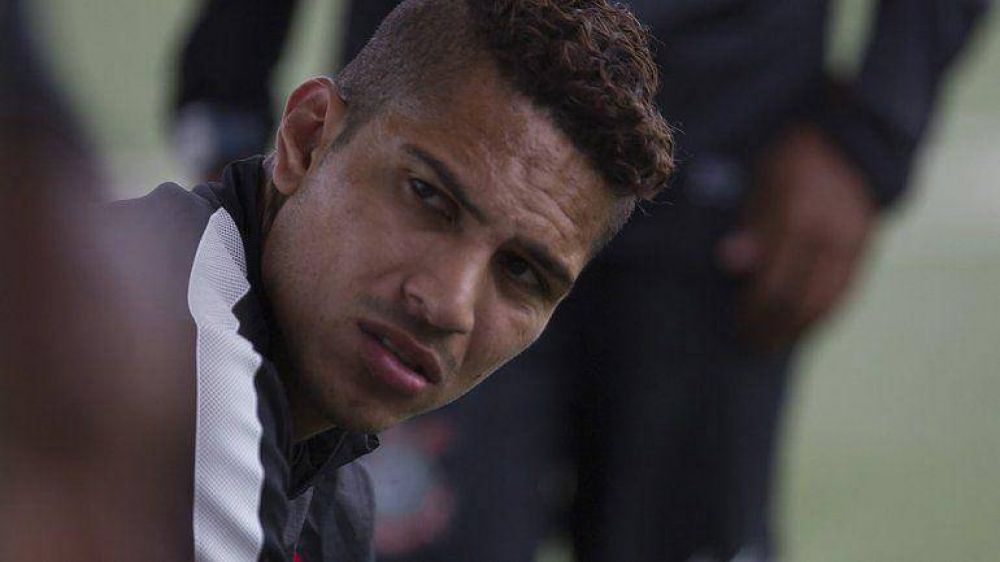 El jugador Paolo Guerrero fue internado tras contraer dengue