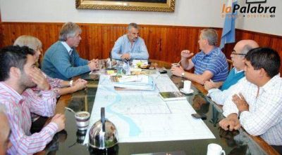 Curetti y concejales del FPV trabajan en la aplicaci�n de la tarjeta SUBE