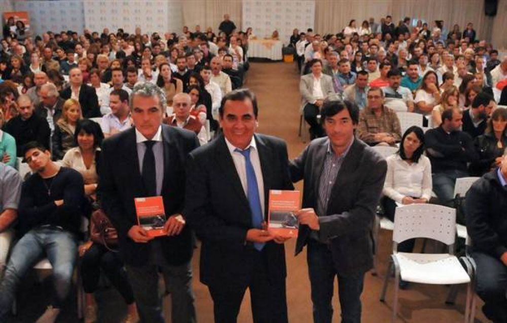 Presentaron el primer manual para conductores de motoveh�culos