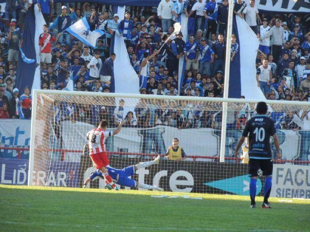 Alvarado volvi� a perder ante su gente