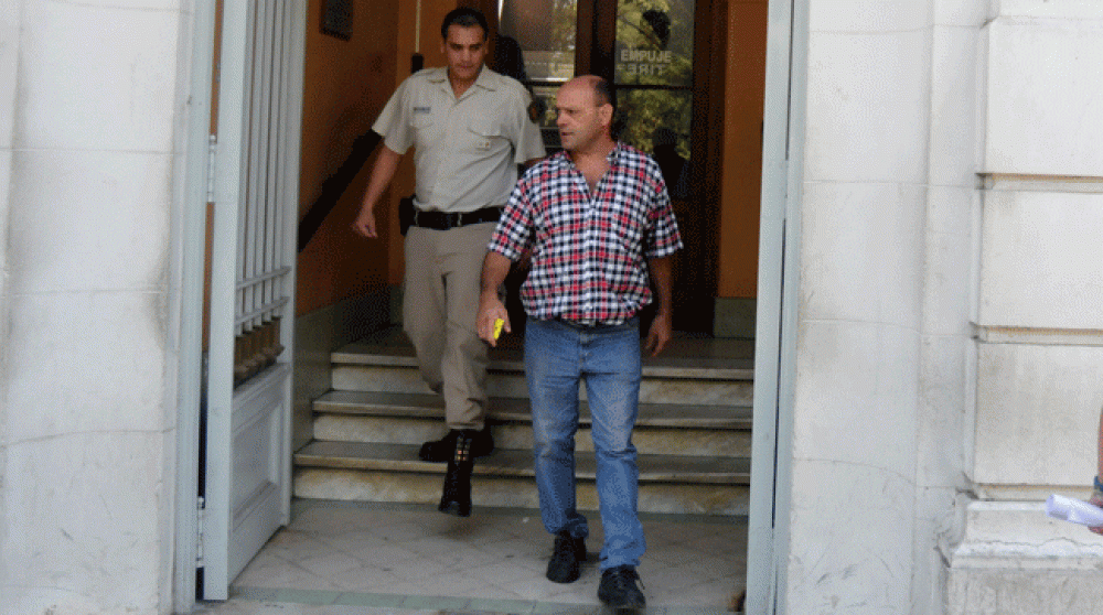 El director golpeado analiza dejar la docencia