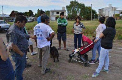 Ana Castagneto encabez� una jornada de trabajo junto a un grupo de vecinos de La Plata