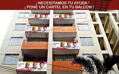 Contra las �patotas� brueristas, hacen campa�a en los balcones