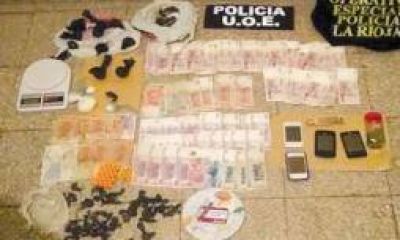 Incautan casi un kilo de estupefacientes en operativo policial