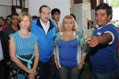 Tucum�n: el gobernador Jos� Alperovich la pas� mal durante una visita a inundados