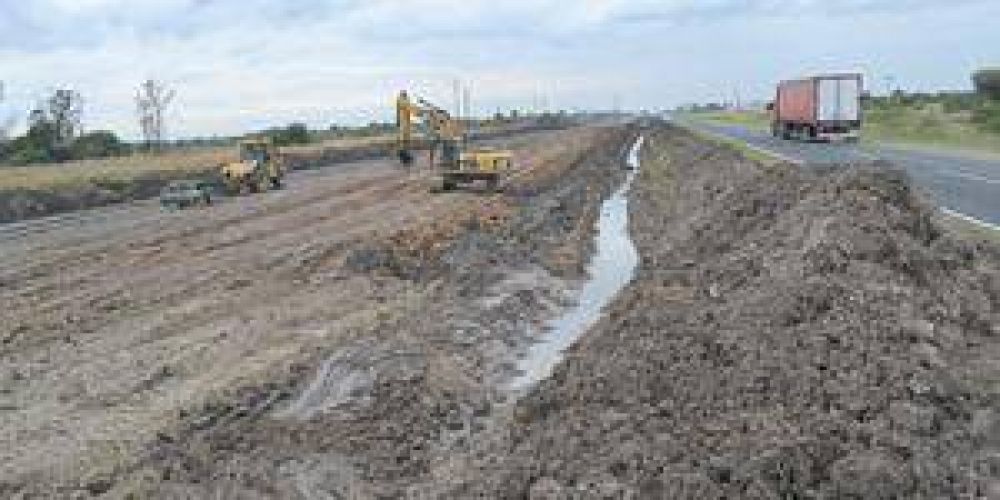 Intensifican obras de la Autov�a Multitrocha