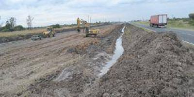 Intensifican obras de la Autov�a Multitrocha