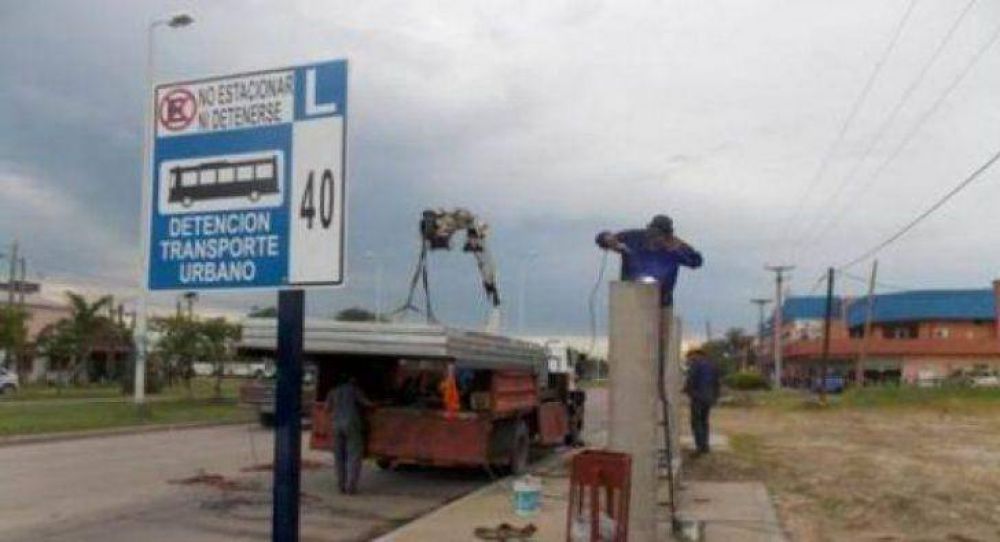 Avanza construcci�n de refugios en paradas de colectivos de la ciudad