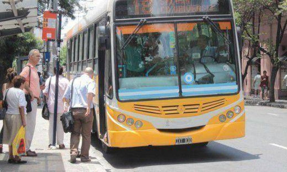 Con la intervenci�n de UTA nacional, hubo acuerdo por conflicto de Autobuses
