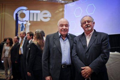 Camplone particip� en jornada con economistas de principales precandidatos
