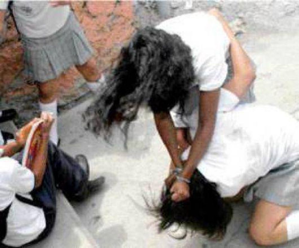 Estudiantes de la Escuela Virasoro de Goya atacaron a una nueva alumna por �cheta y linda�