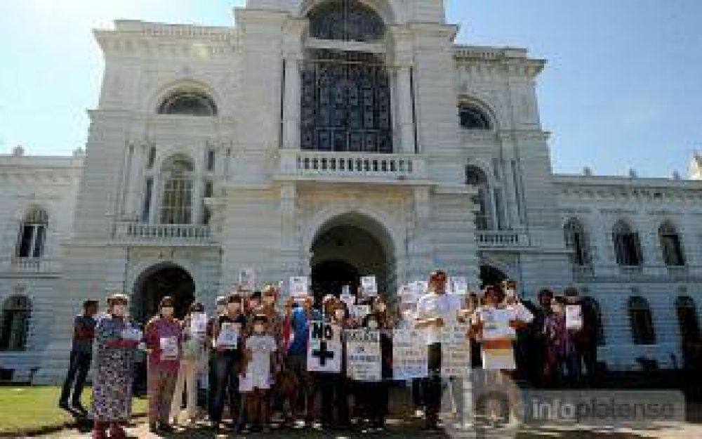 La Plata: La Polic�a Local custodiar� basural clandestino tras manifestaci�n de vecinos