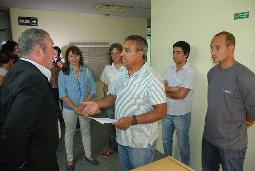 Porteros monotributistas amenazan con un paro