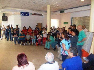 Protesta frente al Hospital Molas