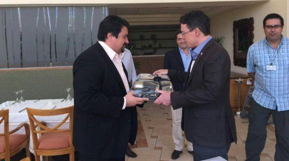 Closs se reuni� en Iguaz� con el embajador de Estados Unidos en Argentina