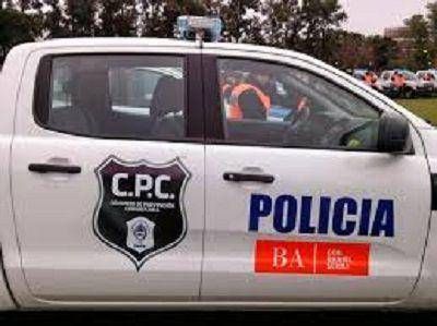Cuatro delincuentes armados robaron un auto