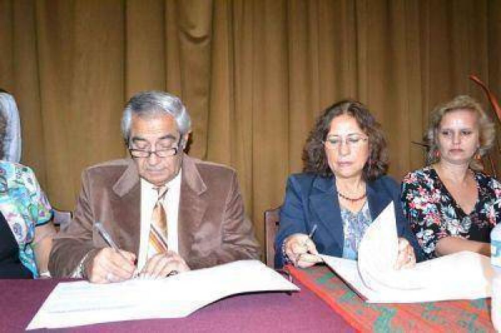 La Fundaci�n �Yo te quiero� y la UNSE firmaron importante convenio