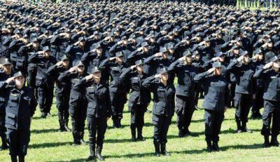 Ascienden a casi 15 mil polic�as bonaerenses