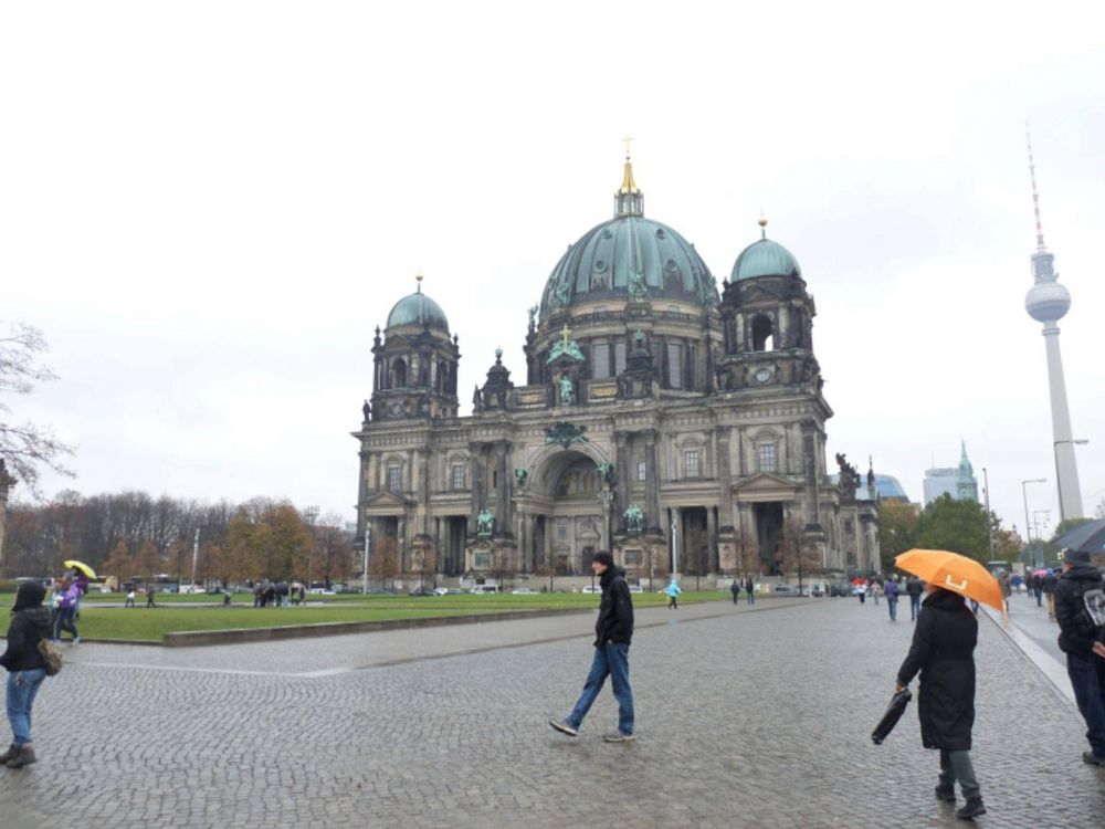 Iglesias cristianas alemanas juntas en oficio religioso por el genocidio