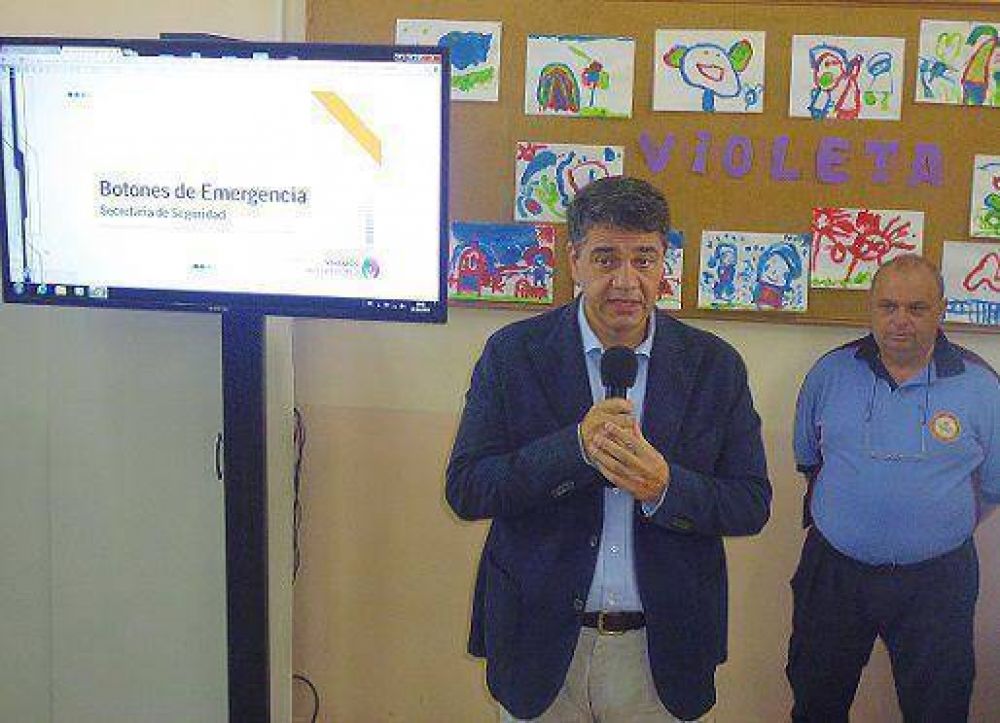 Jorge Macri present botones de pnico para las escuelas en Olivos