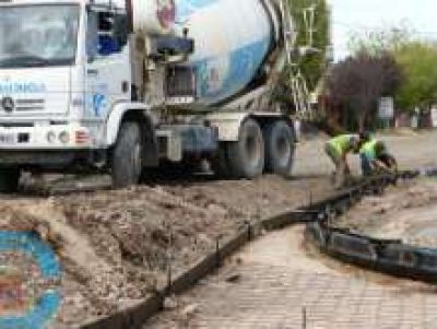 Concluye primera etapa de pavimentaci�n en Cinco Saltos