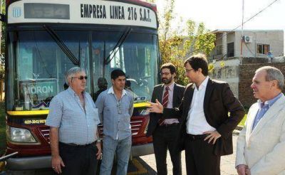 Lucas Ghi y Hern�n Sabbatella supervisaron el recorrido de la nueva l�nea que une el centro de Mor�n con la Reserva Natural