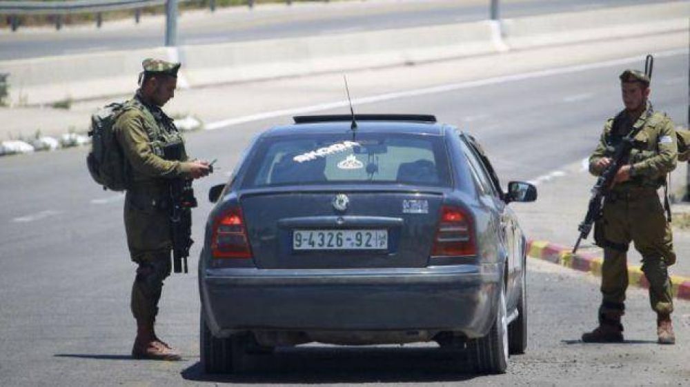 Israel dejar entrar autos palestinos al pas por primera vez desde el 2000