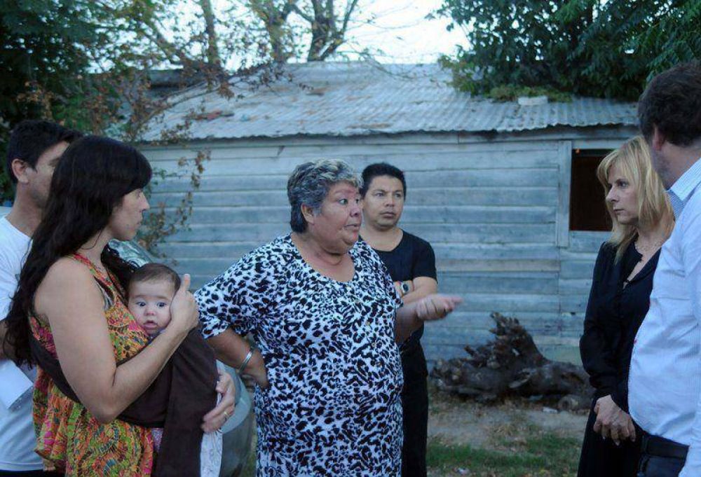 Concejales junto a vecinos reclaman el saneamiento de la cantera